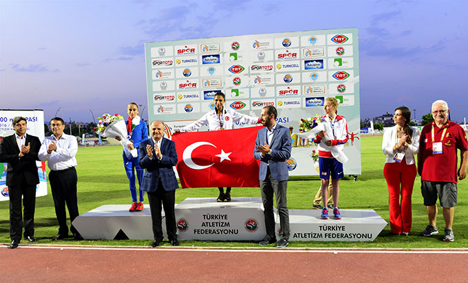 Avrupa 10 Bin Metre Koşusu’nda Türkiye’ye Altın Madalya