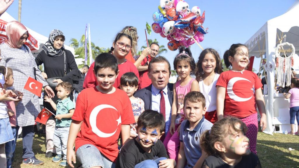 Başkan Özyiğit, Cumhuriyet Bayramı’nda çocuklarla bir araya geldi